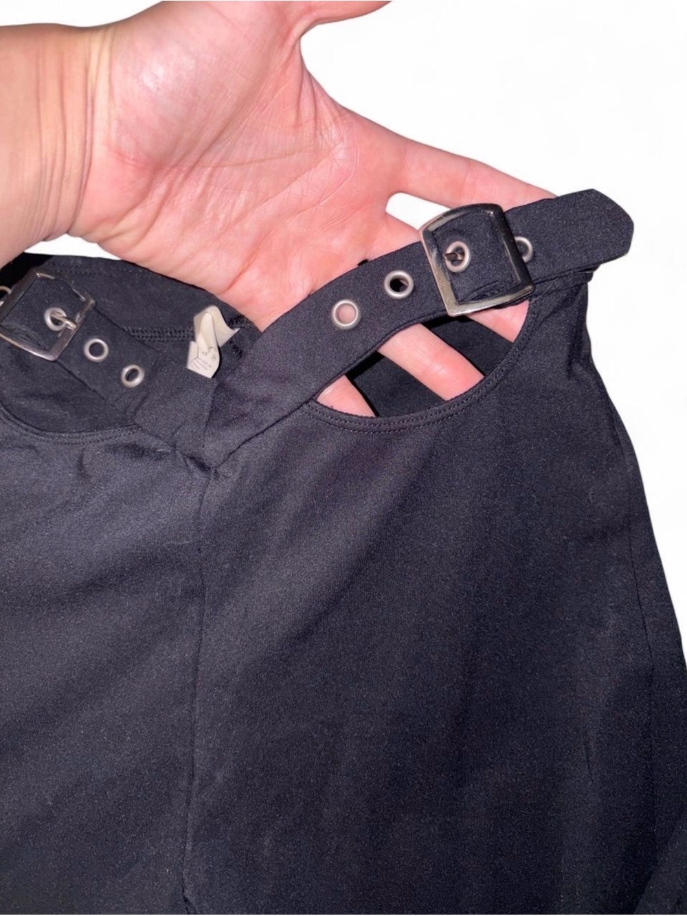 Halara leggings with cutout buckle detail - Picture 5 of 5